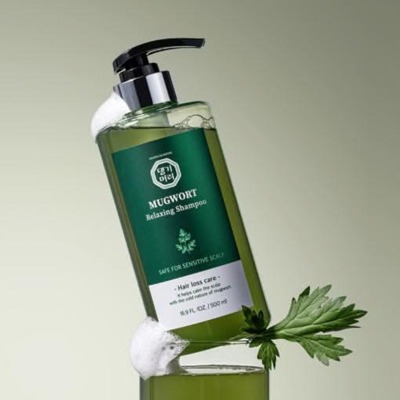 Daeng Gi Meo Ri Mugwort Relaxing Shampoo  500ml | Soothing & Scalp-Cooling Formula